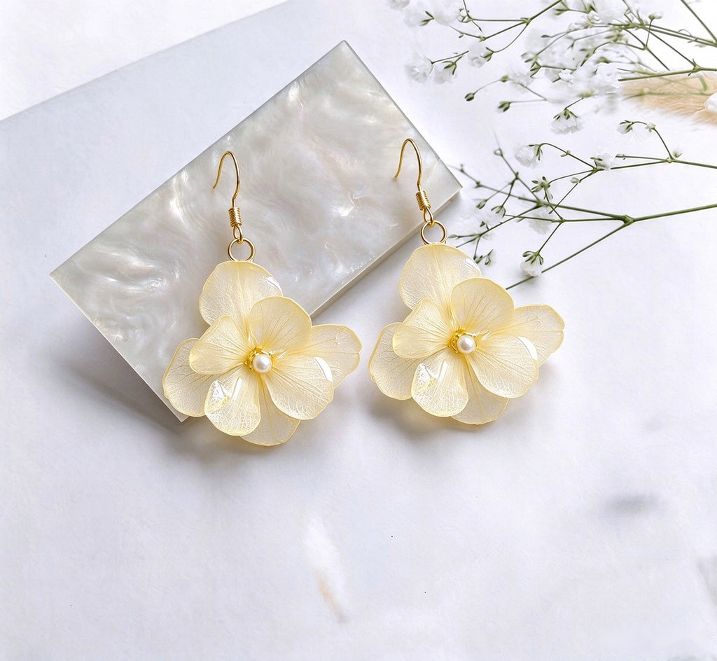 Lunalice preserved cream hydrangea earrings with freshwater pearl center - botanical bridal jewelry