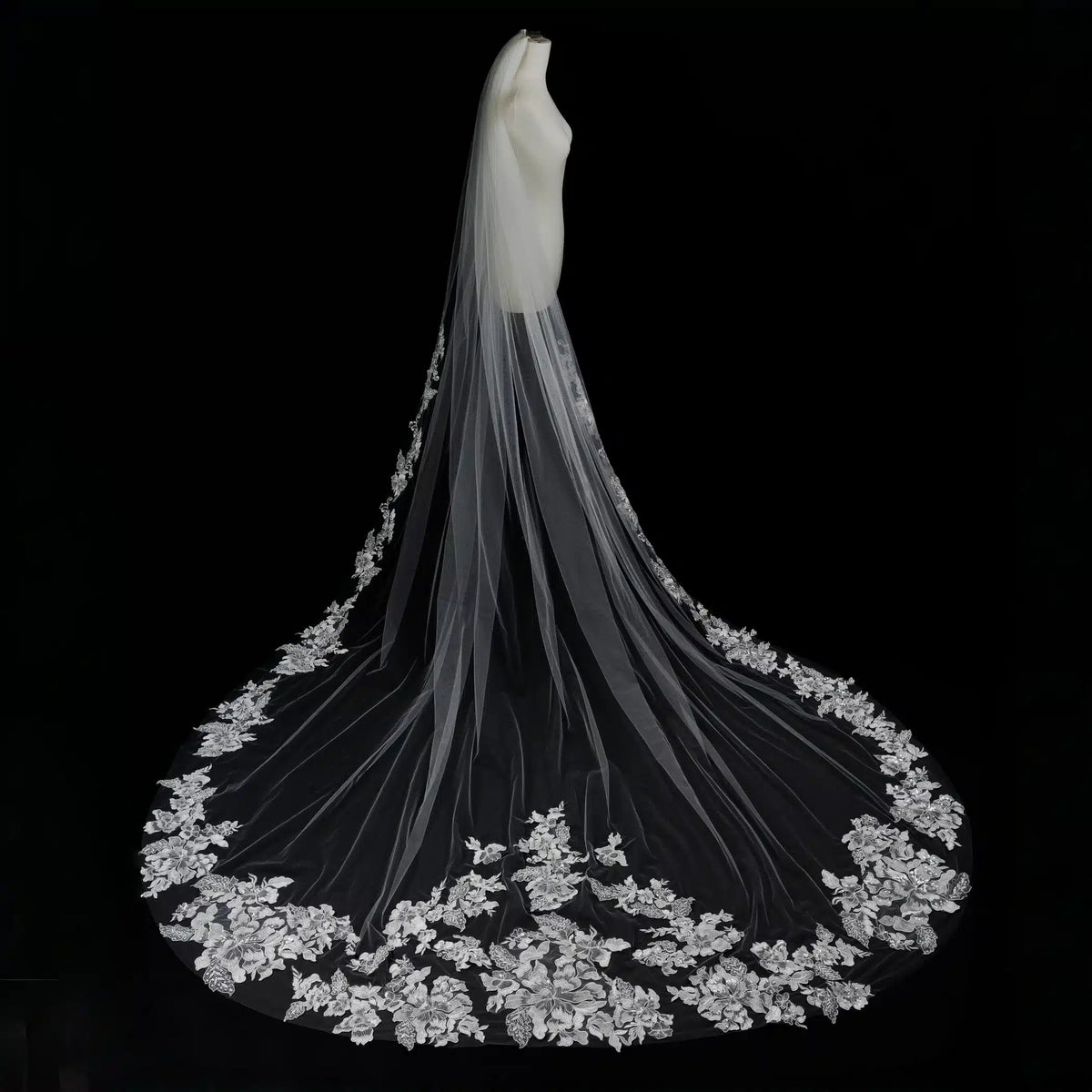 Lunalice V3001 Bridal Veil Side View – Elegant Wedding Veil for Bride