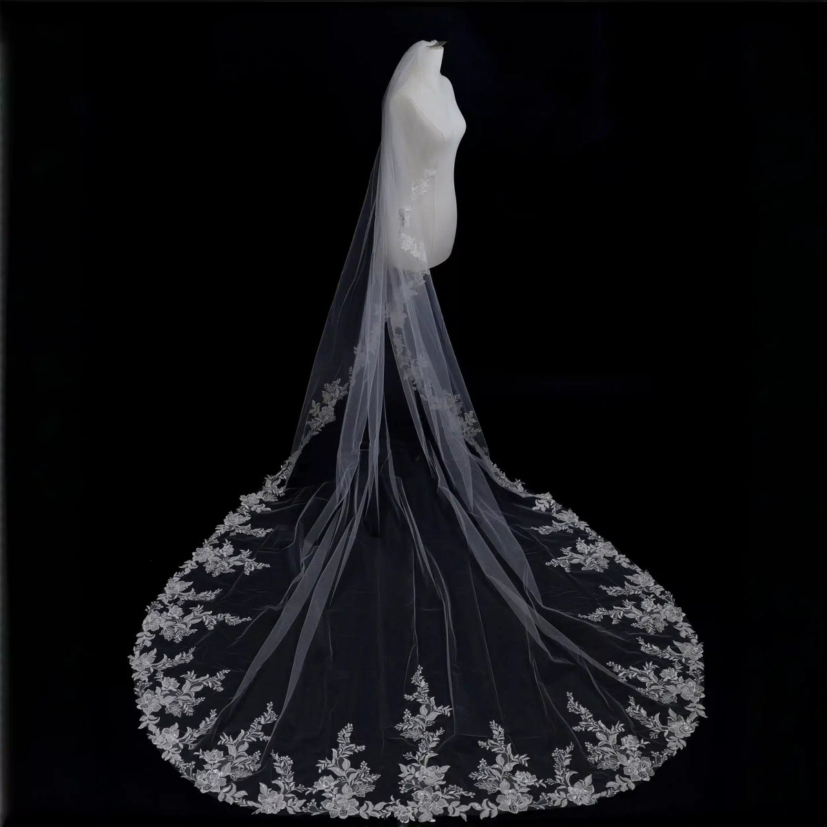 Lunalice V3003 Bridal Veil Side View – Elegant Wedding Veil for Bride