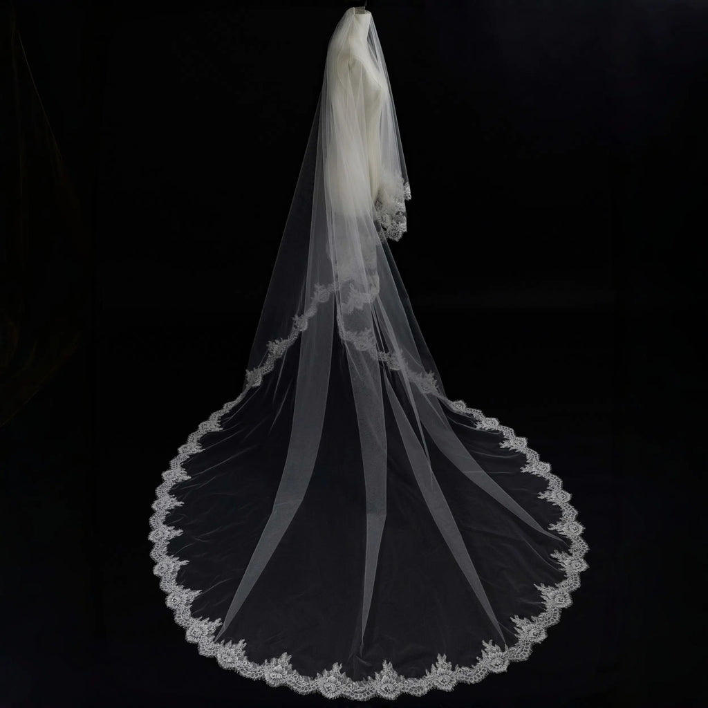 Lunalice V3005 Bridal Veil Side View – Elegant Wedding Veil for Bride
