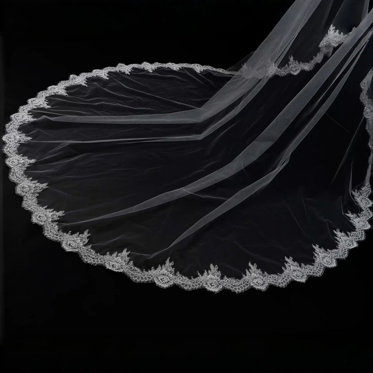 Lunalice V3005 Bridal Veil Back View – Elegant Wedding Veil for Bride