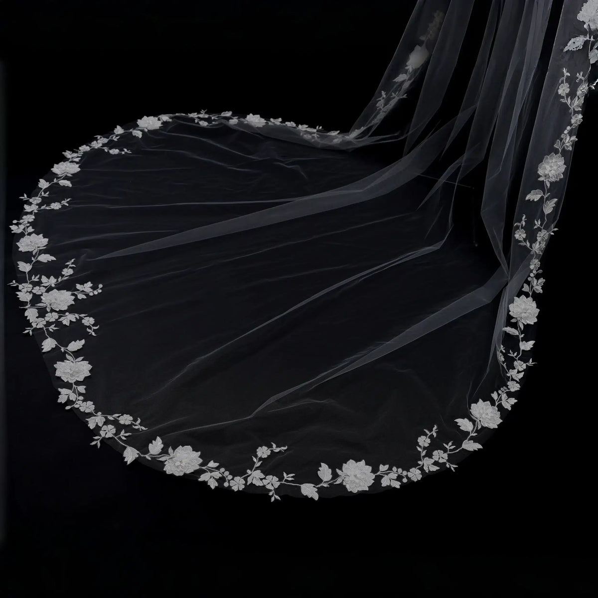 Lunalice V3006 Bridal Veil Side View – Elegant Wedding Veil for Bride