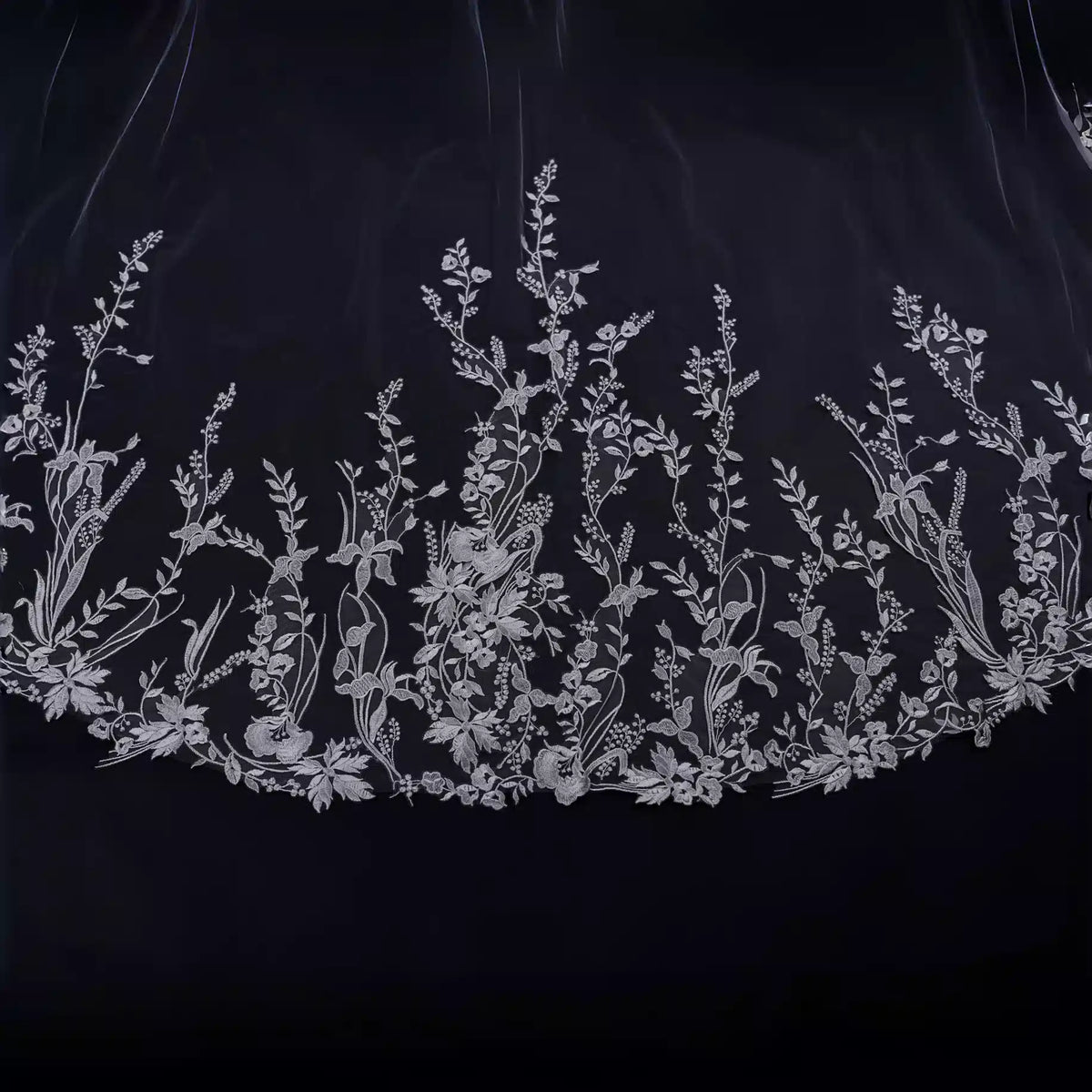 Lunalice V3007 Bridal Veil Side View – Elegant Wedding Veil for Bride