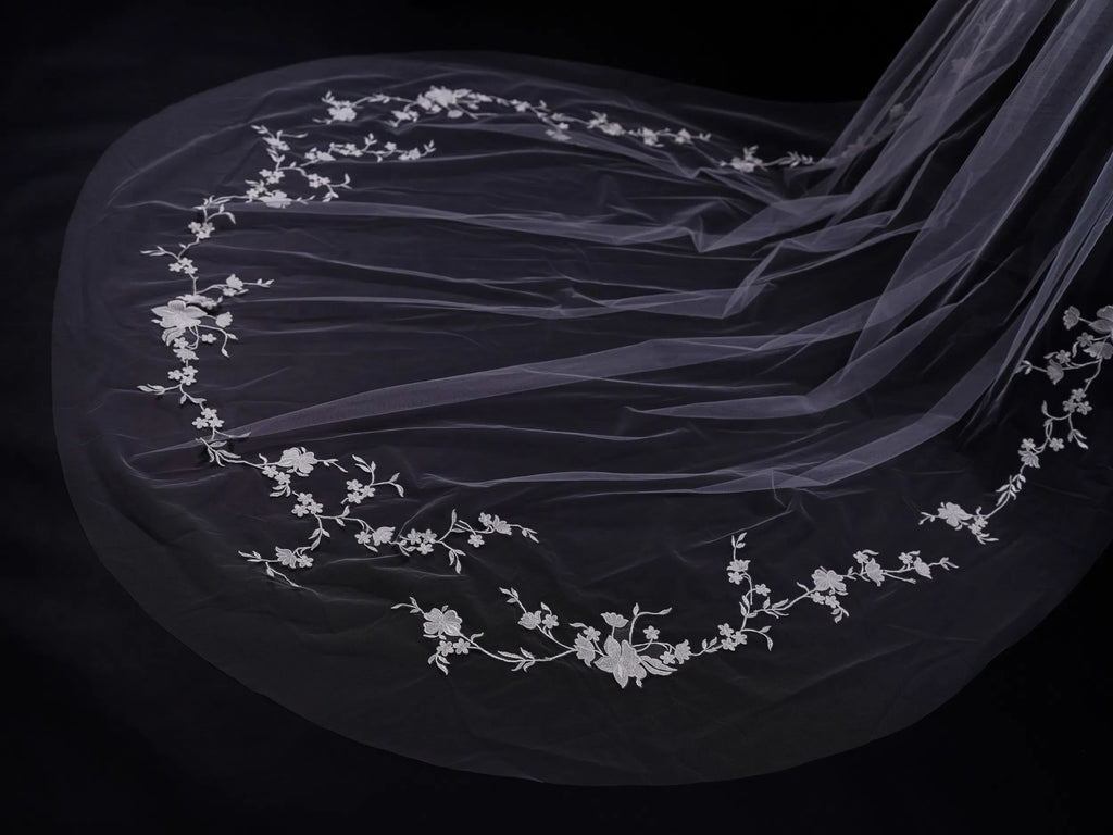 Lunalice V3013 Bridal Veil Side View – Elegant Wedding Veil for Bride