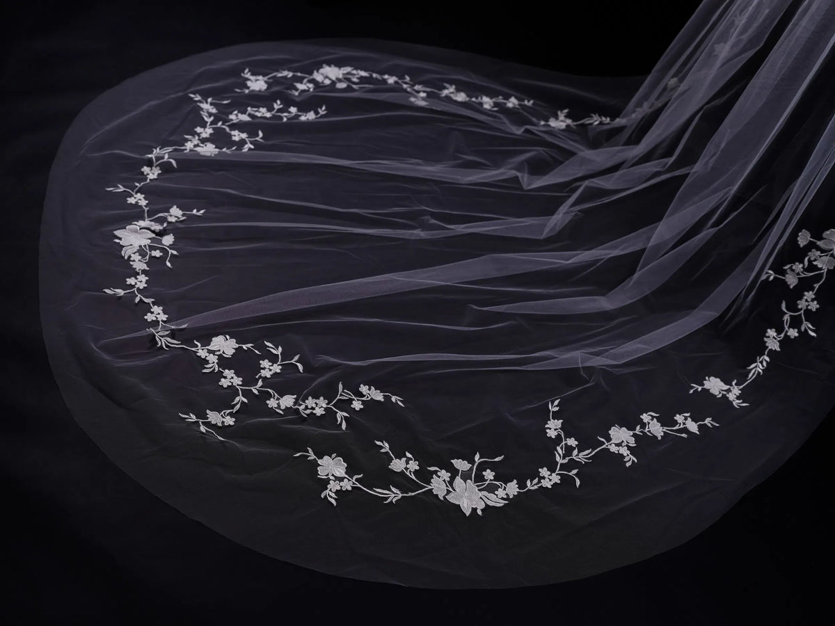 Lunalice V3013 Bridal Veil Side View – Elegant Wedding Veil for Bride