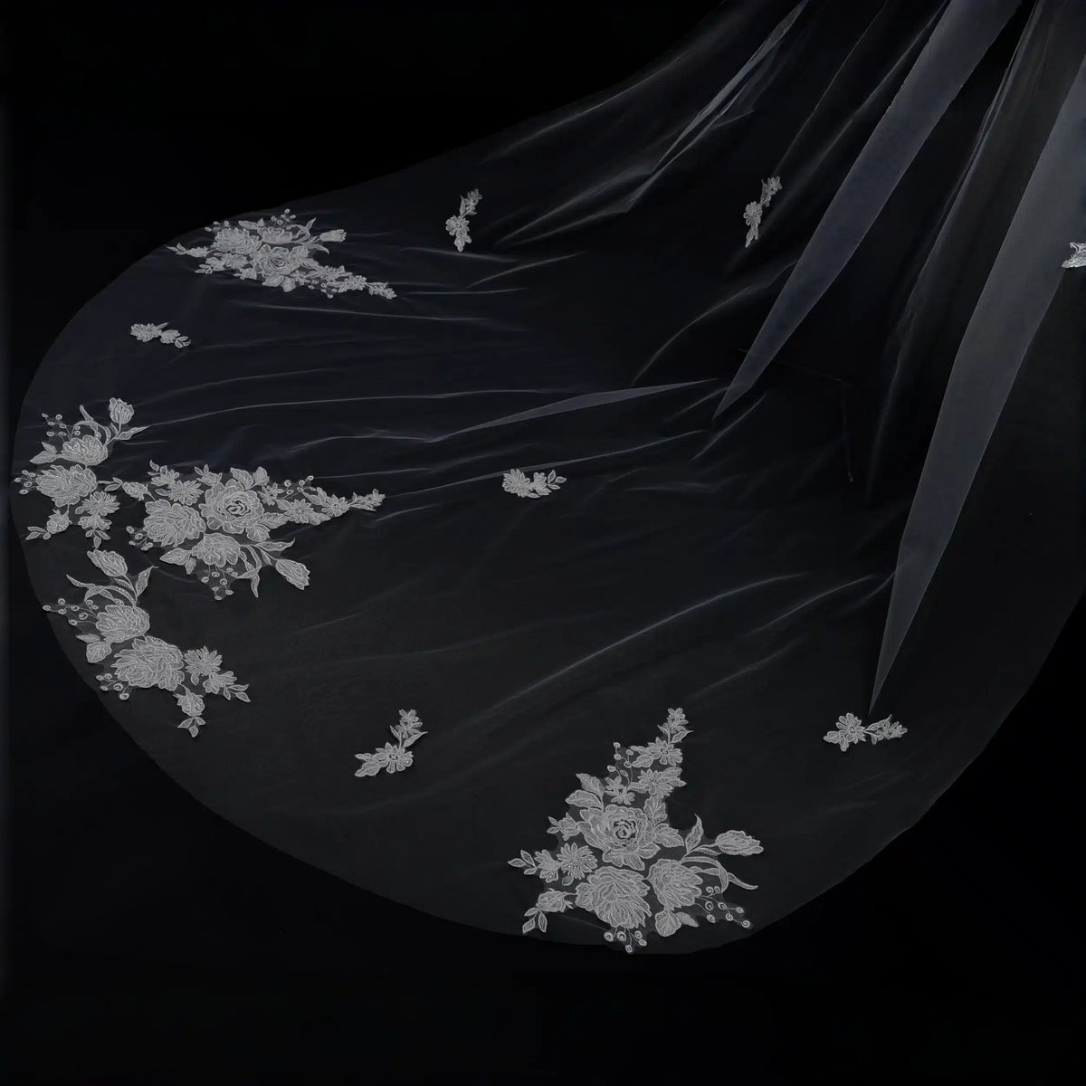 Lunalice V3016 Bridal Veil Back View – Elegant Wedding Veil for Bride