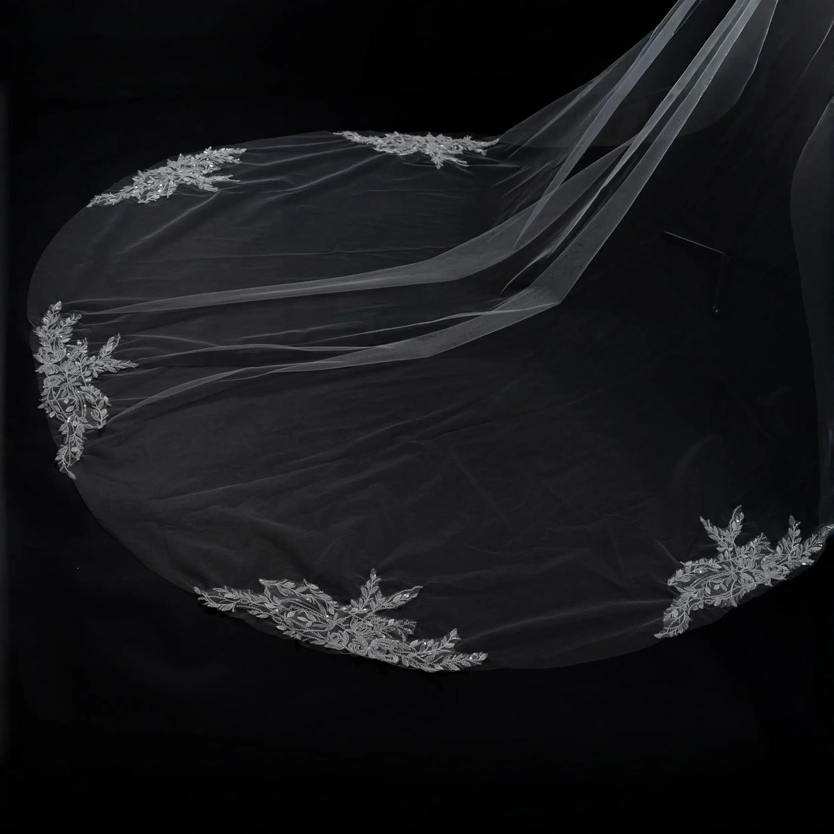 Lunalice V3017 Bridal Veil Side View – Elegant Wedding Veil for Bride