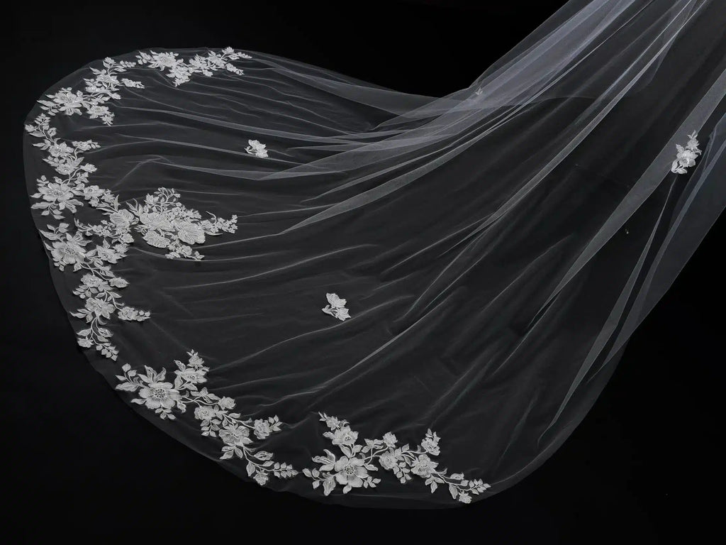 Lunalice V3018 Bridal Veil Side View – Elegant Wedding Veil for Bride